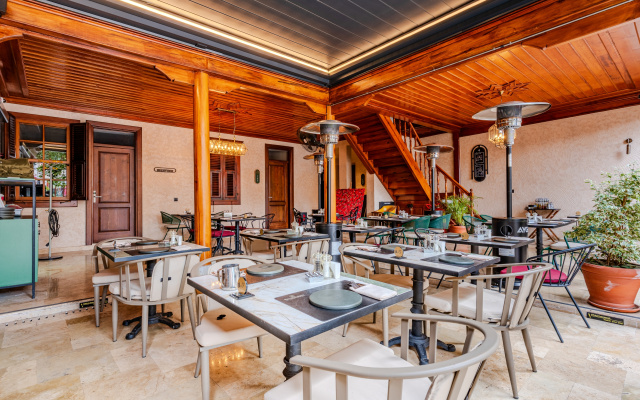 Belmondo Suites