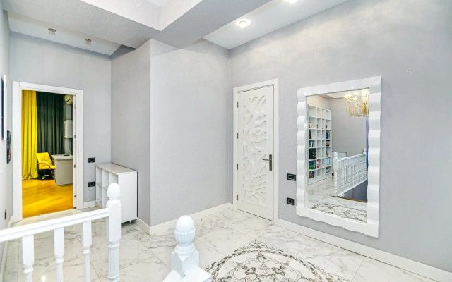 Luxury on Baku in Nizami street Flat