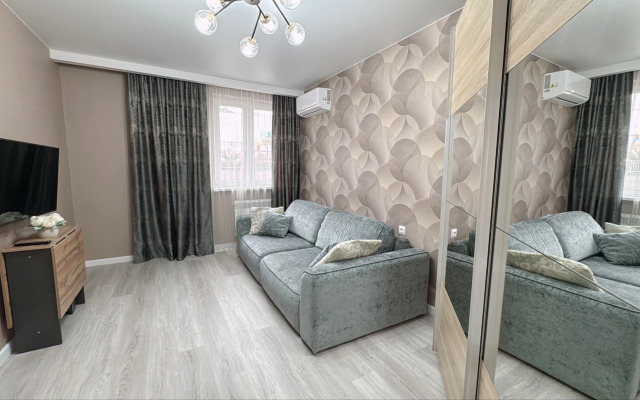 Dvuhkomnatnye  Morskaya Simfonya-2, s vannoj , s vidom na bassejn dlya bol'shoj sem'i Apartament