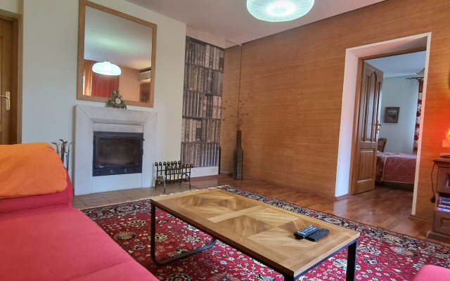 Квартира Апартаменты Амбер в Самом Центре с Отдельным Входом