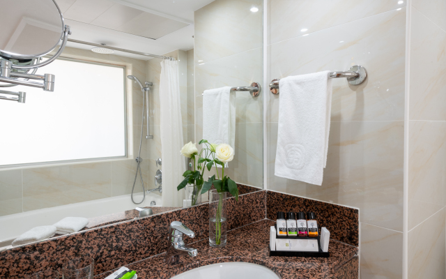 Constantinou Bros Athena Royal Beach Hotel