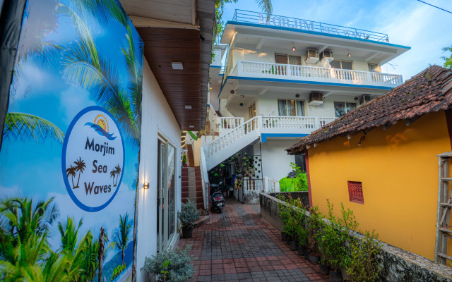 Morjim Sea Waves Hotel