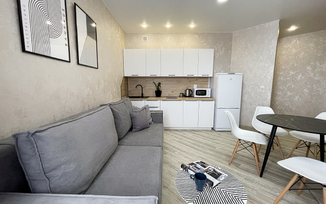 V tsentre s vidom na reku Flat