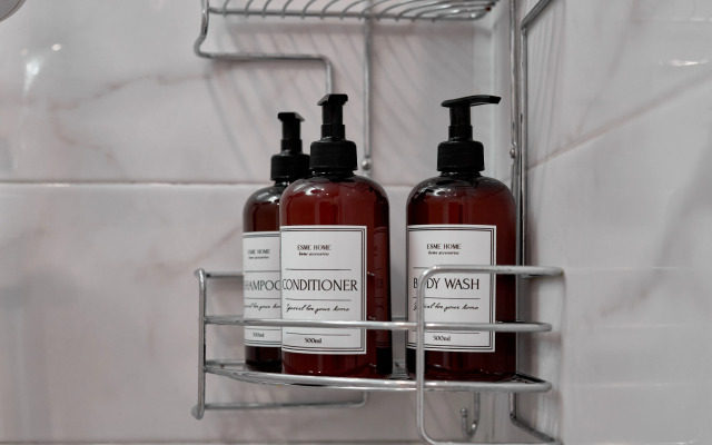 In the center of the Riviera Park Apartments