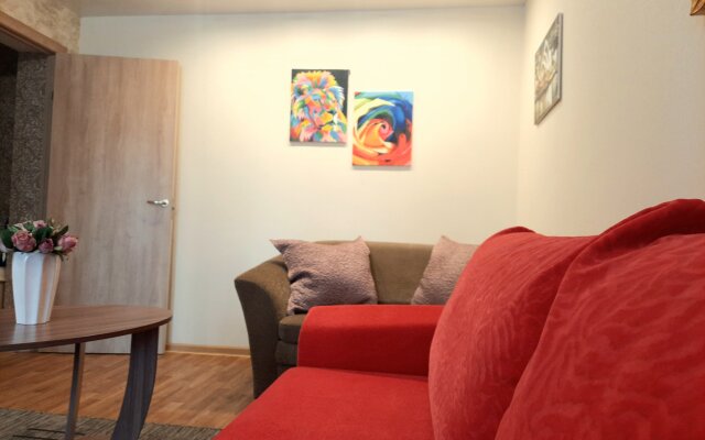 Na Kosmonavta Leonova 36a Apartments