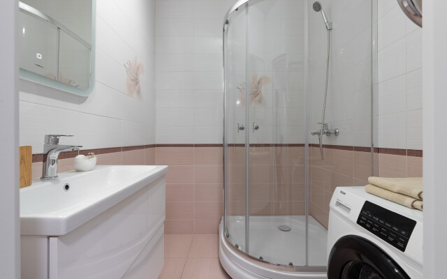 S dvumya konditsionerami i stilnym remontom Apartments
