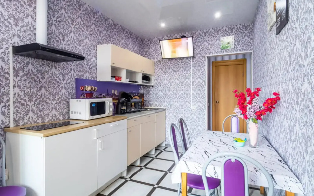 Apartamenty v Novom dome, 3 razdel'nyh spal'nyh mesta, do metro 5 minut peskom bonus kofemasina