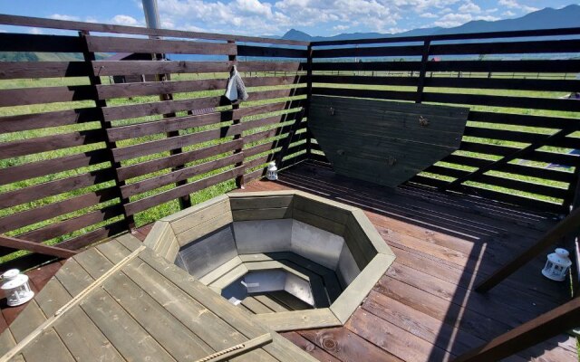 Yozhkiny Dachi Altay Glamping