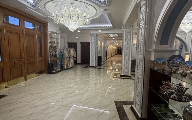 Отель Karvon Plaza