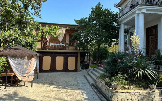 V Gostyakh U Zaura Private house