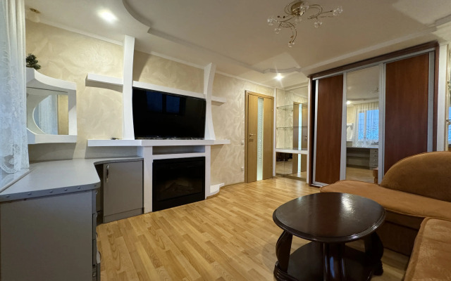 2-Kom Okt revolyutsii 27-40 Sevastopol Kakdoma Flat