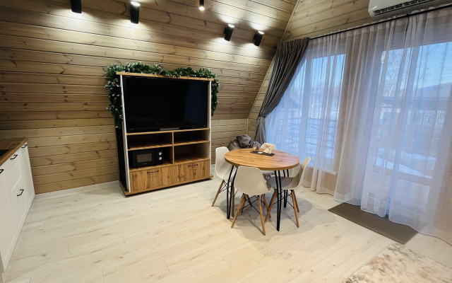 LakeSide Coral Chalet