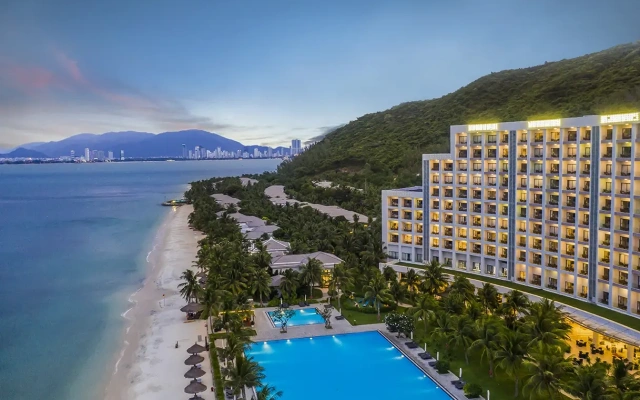 Вид на курорт Vinpearl