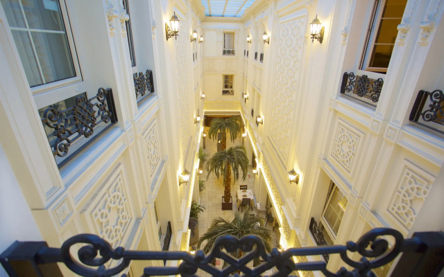 Emporium Hotel