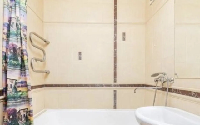Apartments Trekhkomnatnye Na Ulitse Rafieva