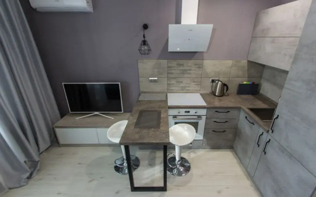 Evrodukhkomnatnaya so stilnym remontom v tsentre Flat