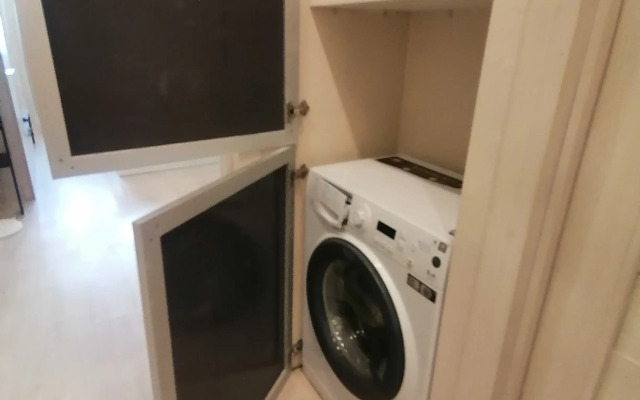 Pyadom C Torgovym Tsentrom I Alleej Flat