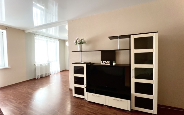 Uyutnye U Berega Volgi S Panoramnymi Oknami Apartments