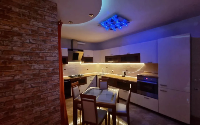 Na Ul. Staronikitskaya 105A Flat