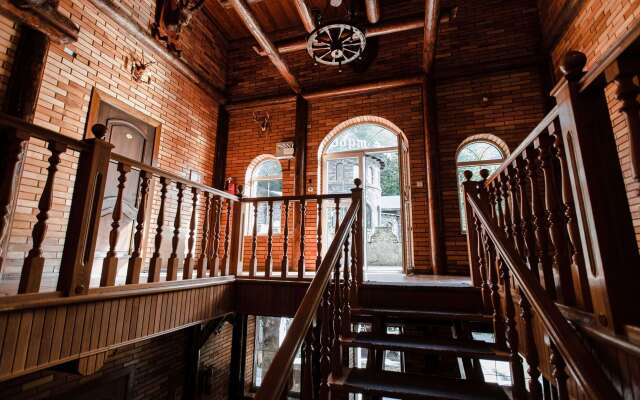Fort Evrika Hotel