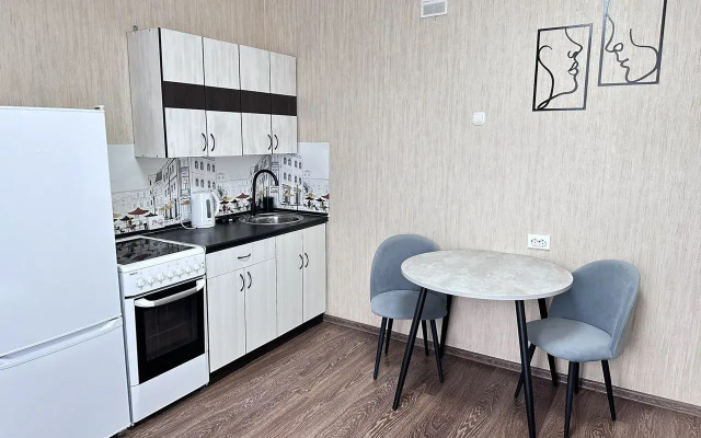 Na Ulitse Bratyev Kashirinykh 111 Flat