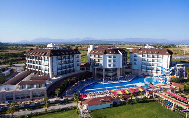 Отель Ramada Resort Side