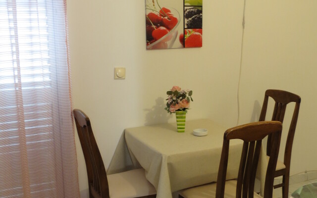 More 1/4 Apartments