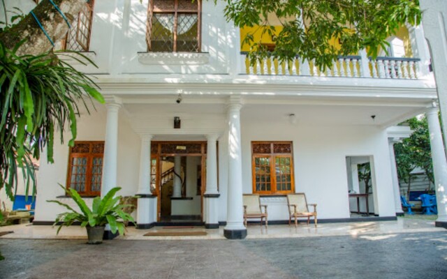 Blue Swan Inn Hotel
