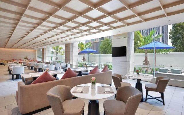 Отель Centre Point Hotel Sukhumvit 10