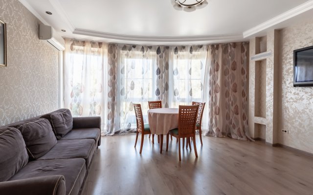 Ryadom s Dvortsom Sporta Tsentr Flat