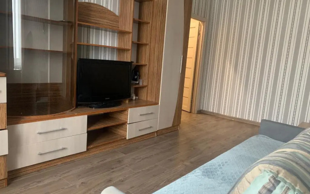 Dukat v tikhom rayone u lesa 1 Flat
