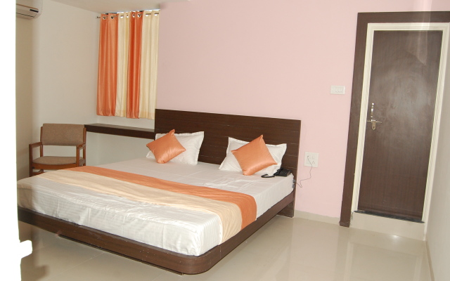 Отель Parth Executive