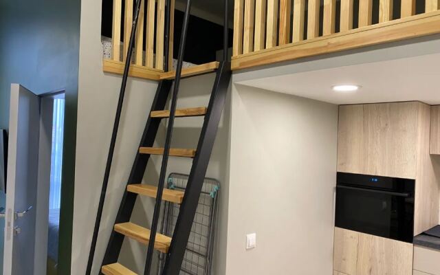 60/Designer Apartments with Mountain View