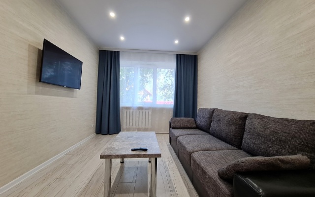 Na Romanova 4 Apartments