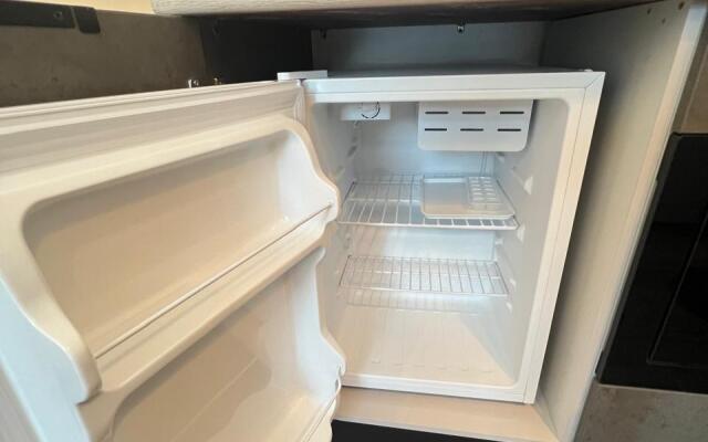 Studiya S Dizaynerskim Remontom S Baseynom I Balkonom Apartaments
