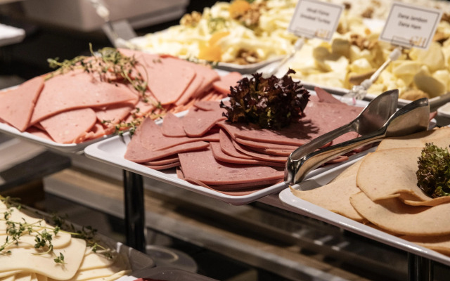 Royal Stay Palace Hotel