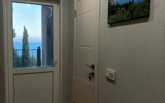 Частный дом Уютный на скале