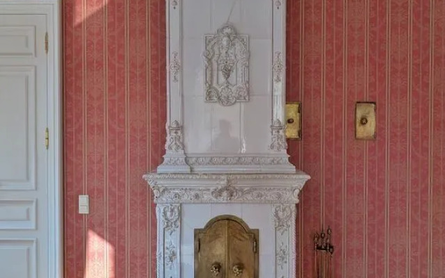 Na Suvorovskom Prospekte 51 Flat