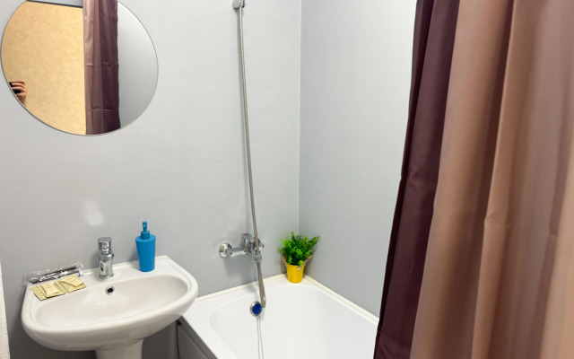 Na Vokzalnoy Ulitse 3-83 Flat