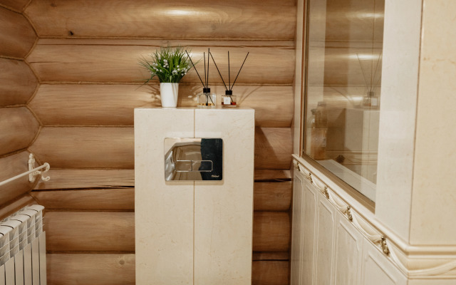 Частный дом на берегу реки