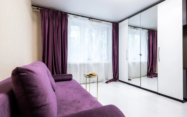 Natali na Metro  Sevastopolskaya prostornye Apartments