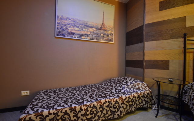 Na Naberezhnoy Na 9 Chelovek Flat
