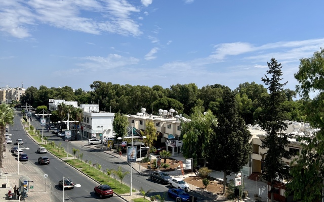 V Sovremennom Dome Na Beregu Morya Apartments