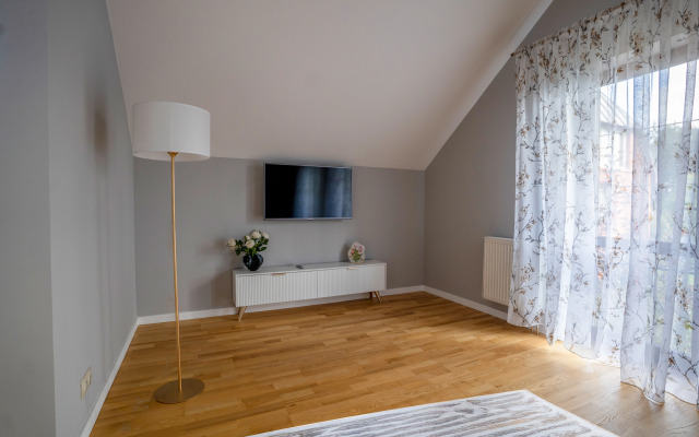 Вилла Загородный дом у озера в Подмосковье