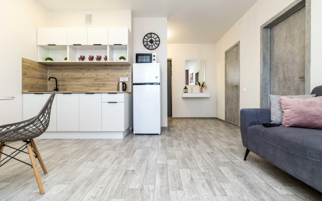 Квартира комфортные Ивана Захарова 18/2