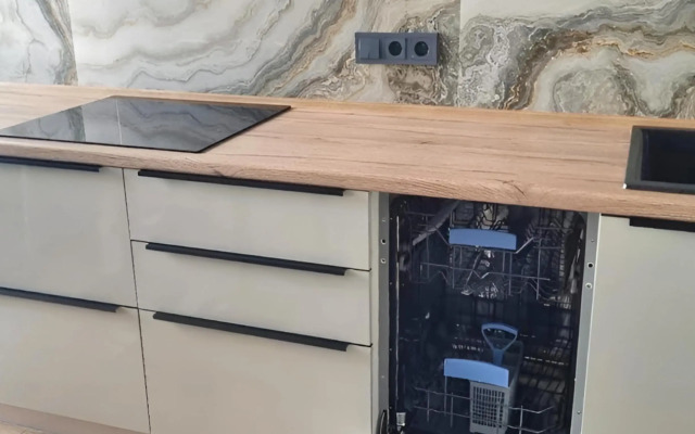 Квартира Двухкомнатная с Потрясающим Видом на Море