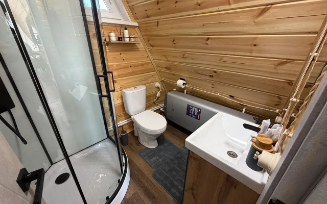 Частный дом A-frame Графит из дерева 4х местный Ривер Хаус