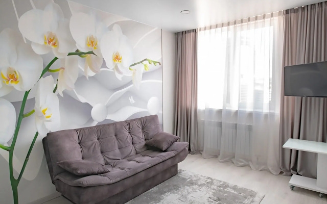 Апартаменты на высоком этаже, рядом с театром и мостом, недалеко от центра. Фастовская 29.