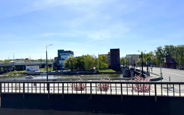 Kvartira Klassa Lyuks s Terrasoj i Vidom na Reku v Centre Rybnoj Derevni, Ostrov Kanta v Kaliningrade Flat