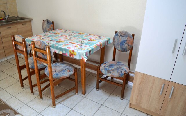Lorabel Apartment House